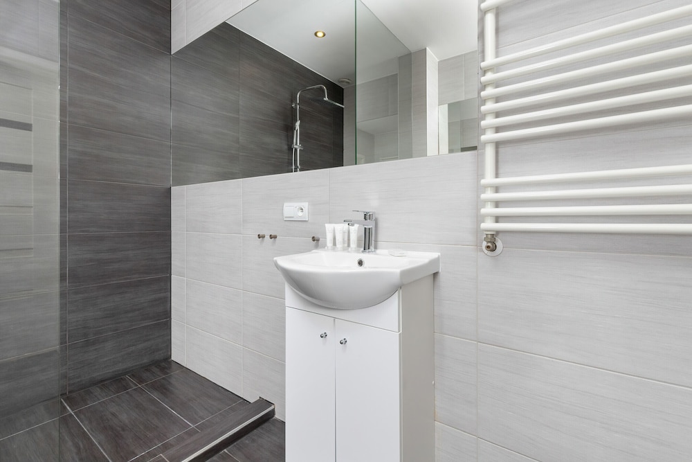 Łąkowa Apartment Gdańsk by Renters view 4