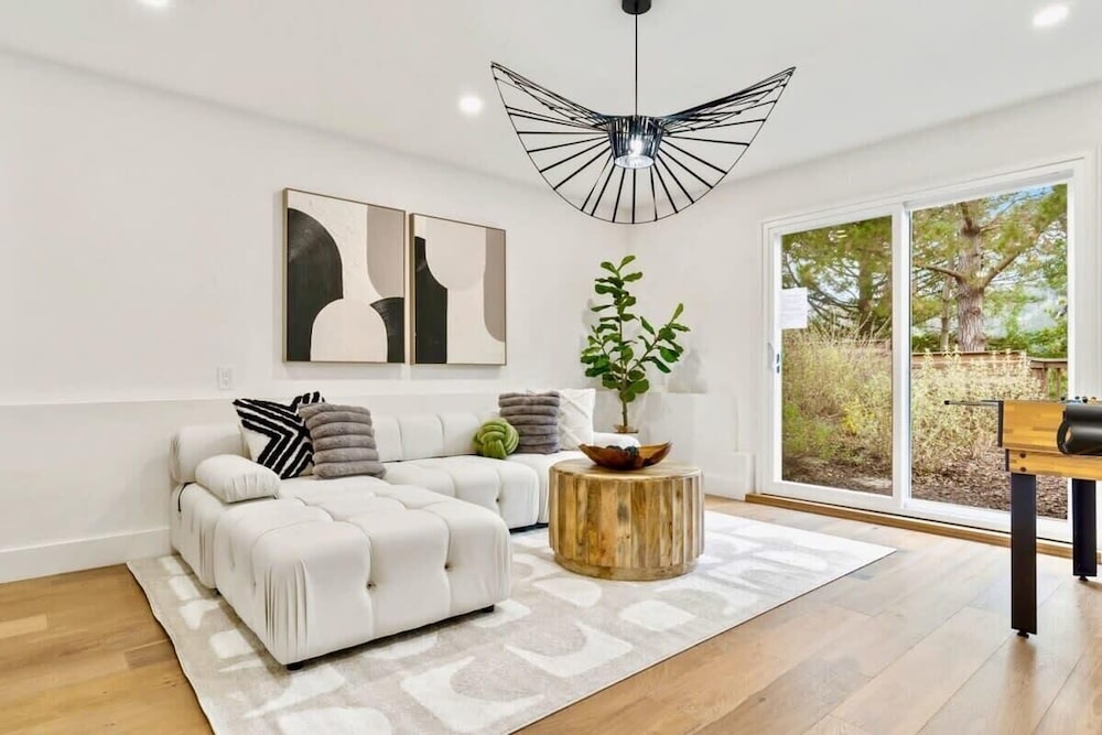 @ Marbella Lane - Stylish 4BR w/ Revitalizing View