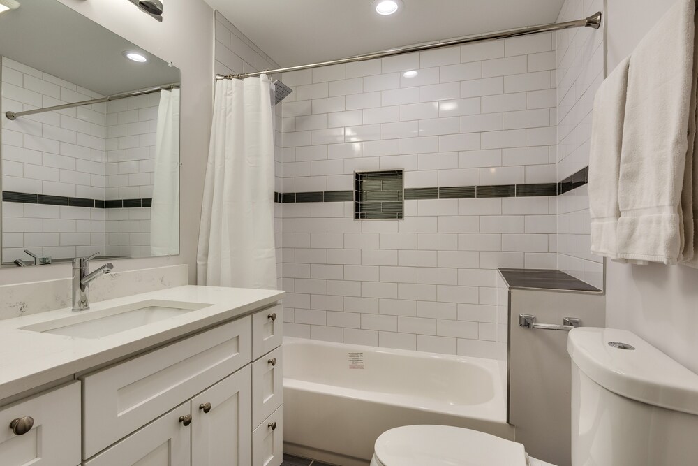 Chicago Vacations - Vibrant  Stylish 4 Bed Condo near Humboldt Park by AllSet Turnover - Property Image 7