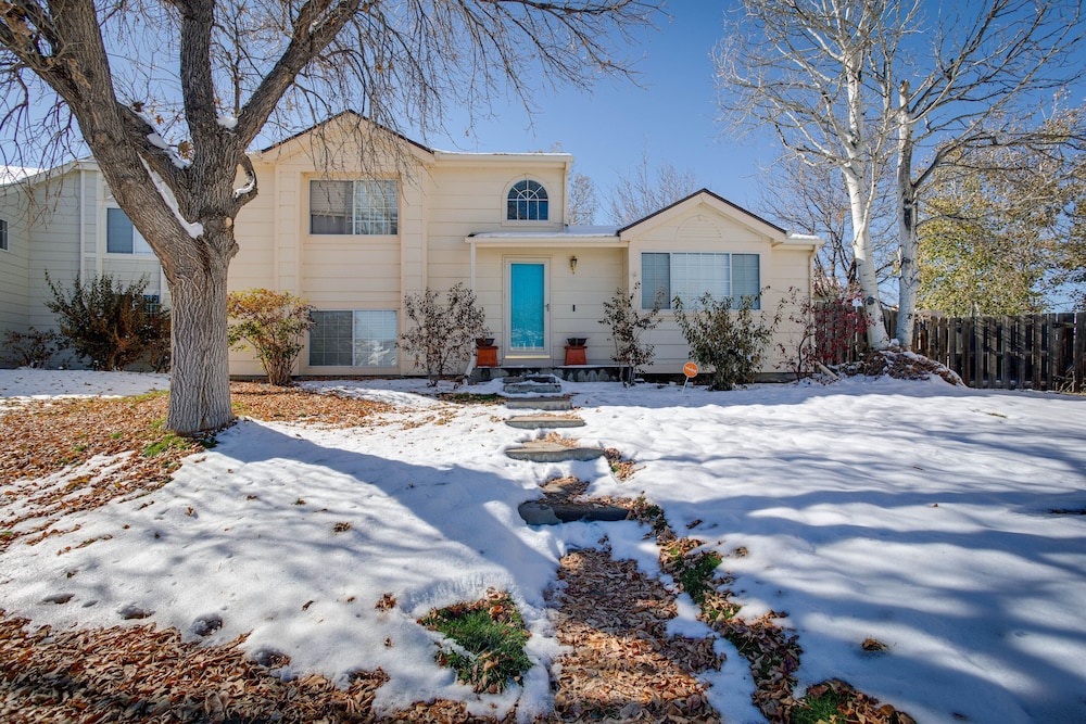Patio, Grill, Yard: Pet-friendly Denver Home!