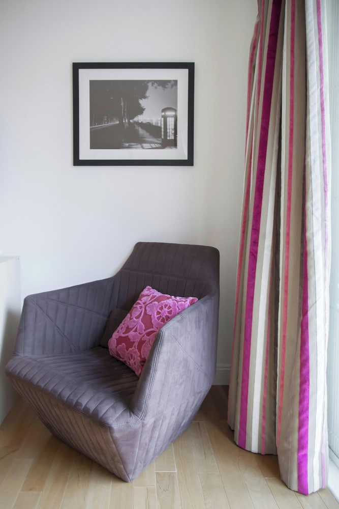 Theed Street by Onefinestay
