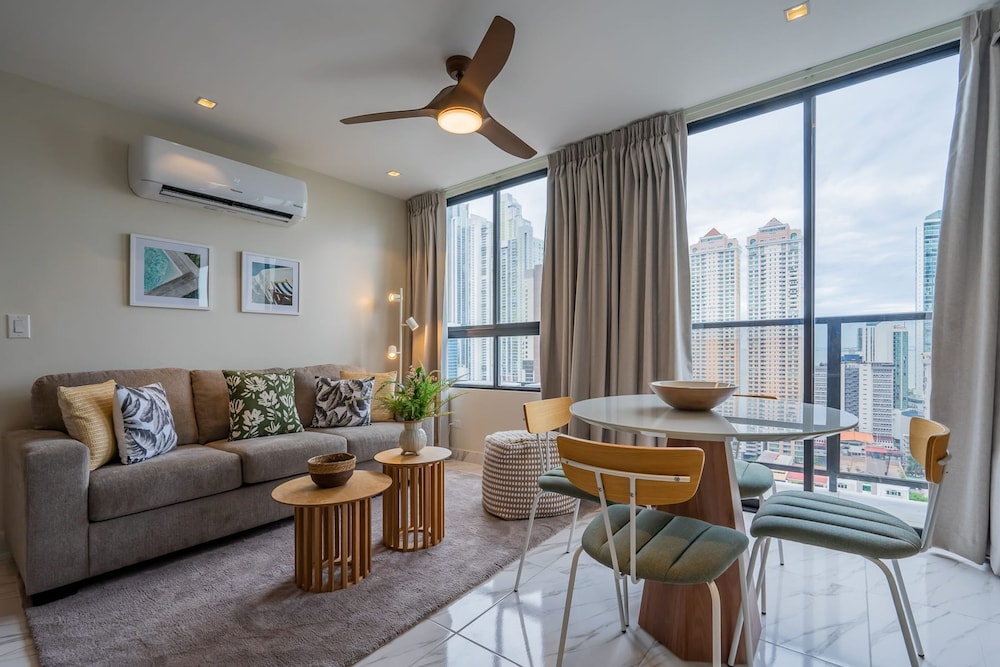 w Majestic 1BR w Beautiful View in Calle 50
