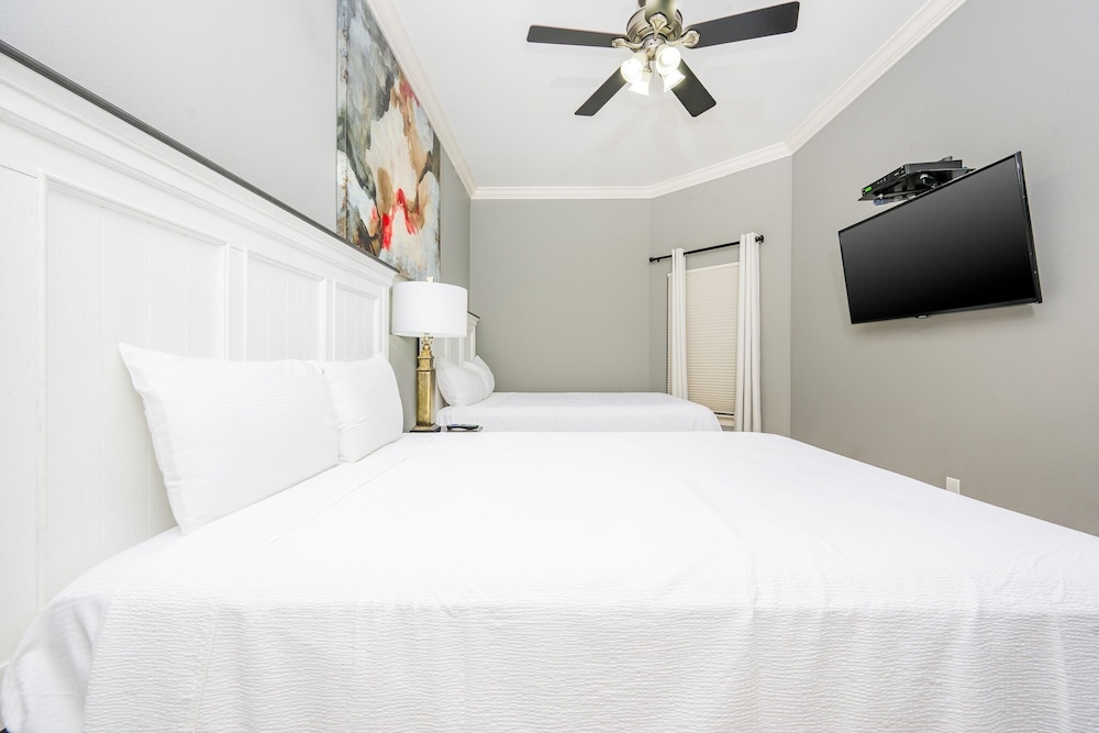 The Oasis 1704 Formerly Phoenix West Ii 1704 3 Bedroom Condo