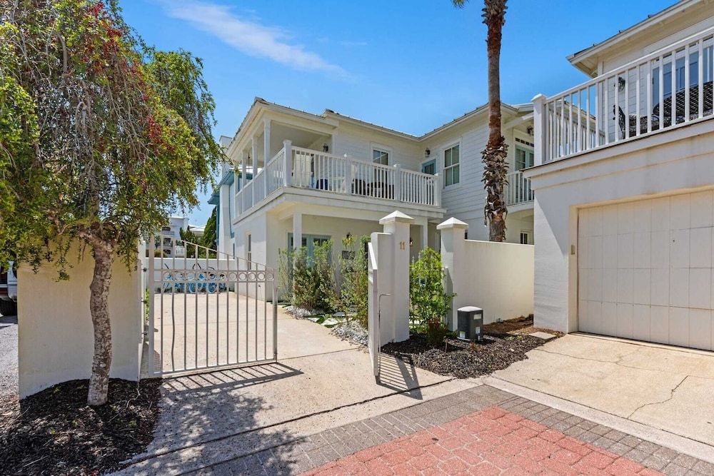 Steps to Rosemary Beach, Pool, Patio w/ Firepit The Salty Perch by Avantstay