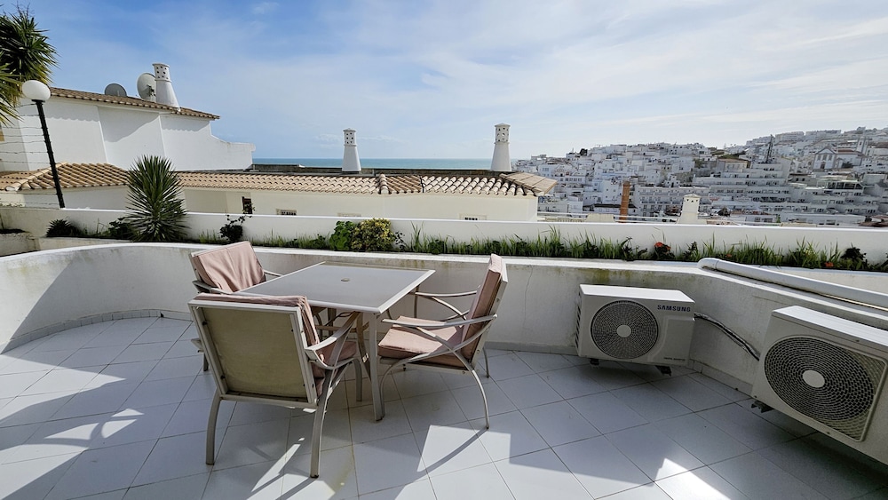 Albufeira Blue Wave Retreat 65
