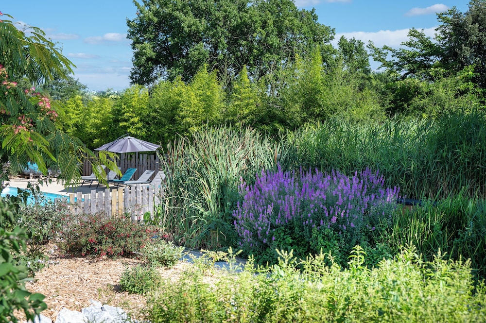 L'Escapade Nature et Gourmande, Chambres d'Hote avec Piscine