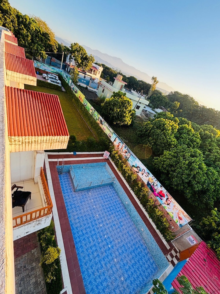 Lee Corbett Resort