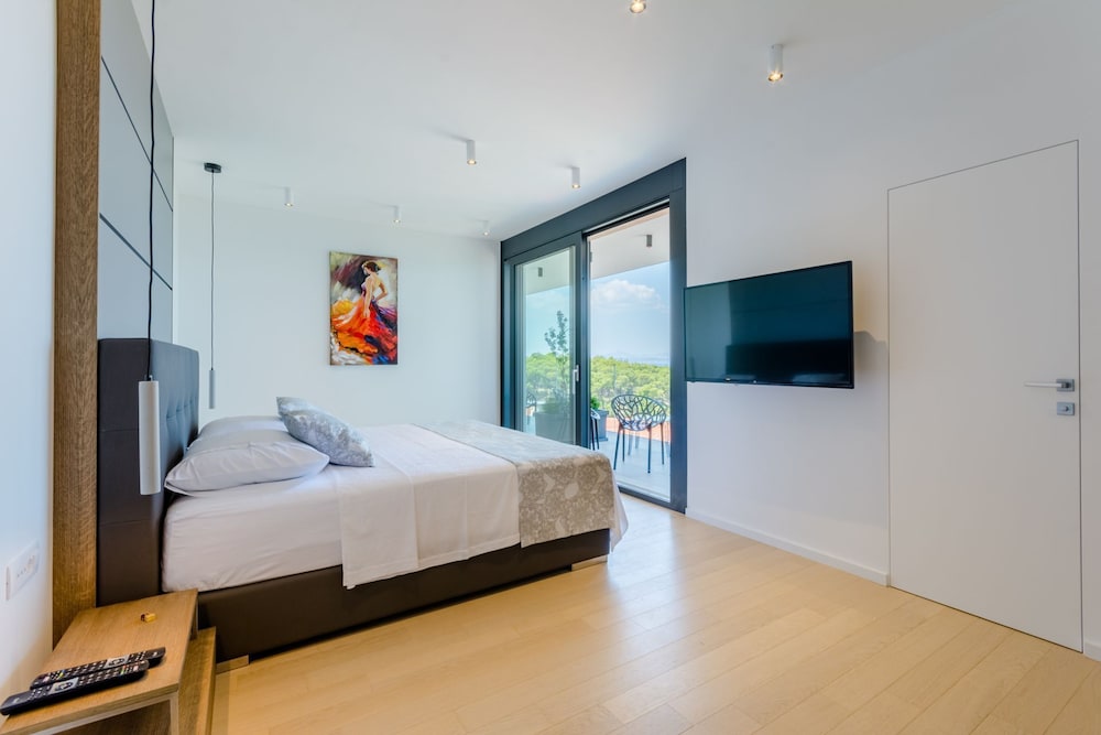 Luxury Villa Soleil with Swimming Pool view 4