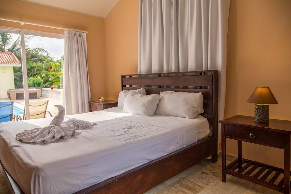 Private Villa! All Bedrooms /w TVs and in Livingroom