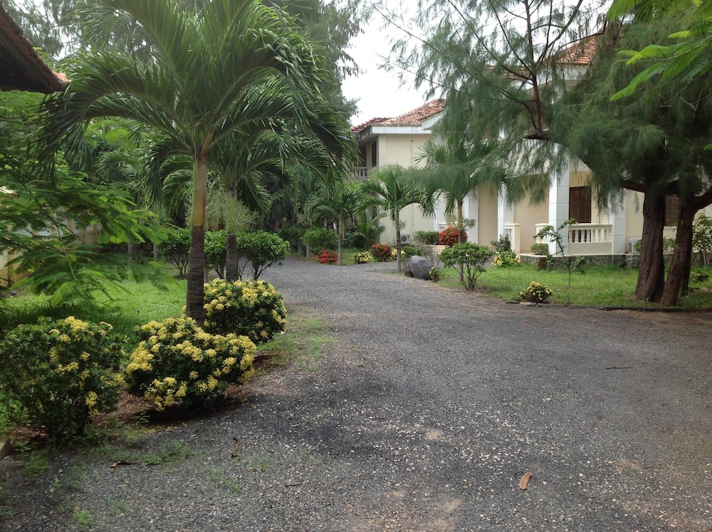 River Ray Estates