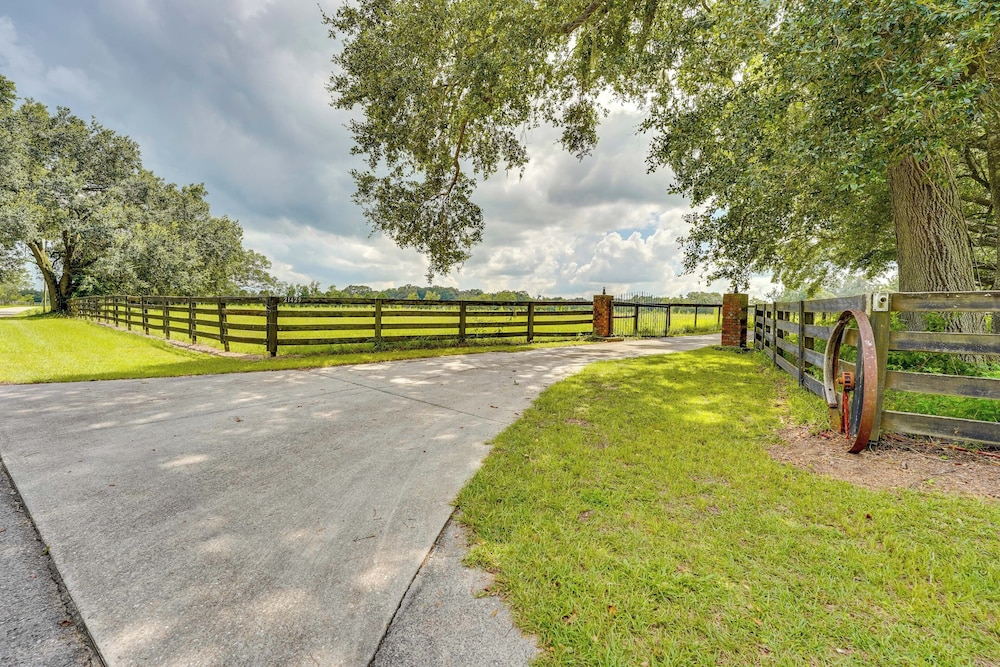 Welcoming Home w/ Yard on 20 Acres in High Springs