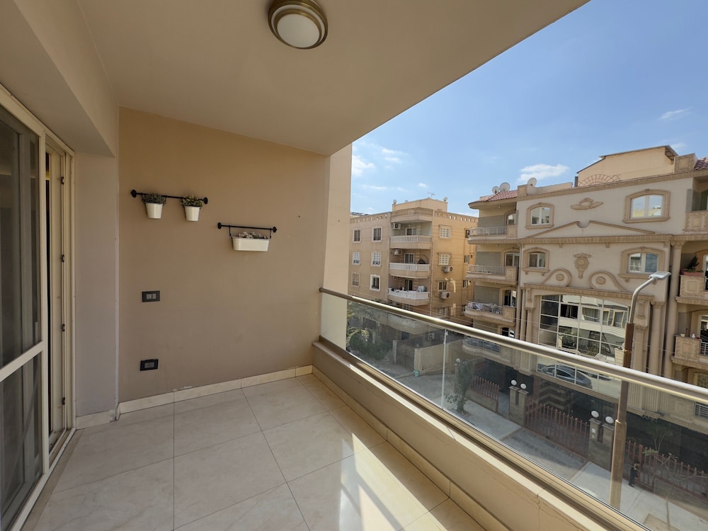 CK 1108 Spacious 2BR Apt 2BA Near Airport