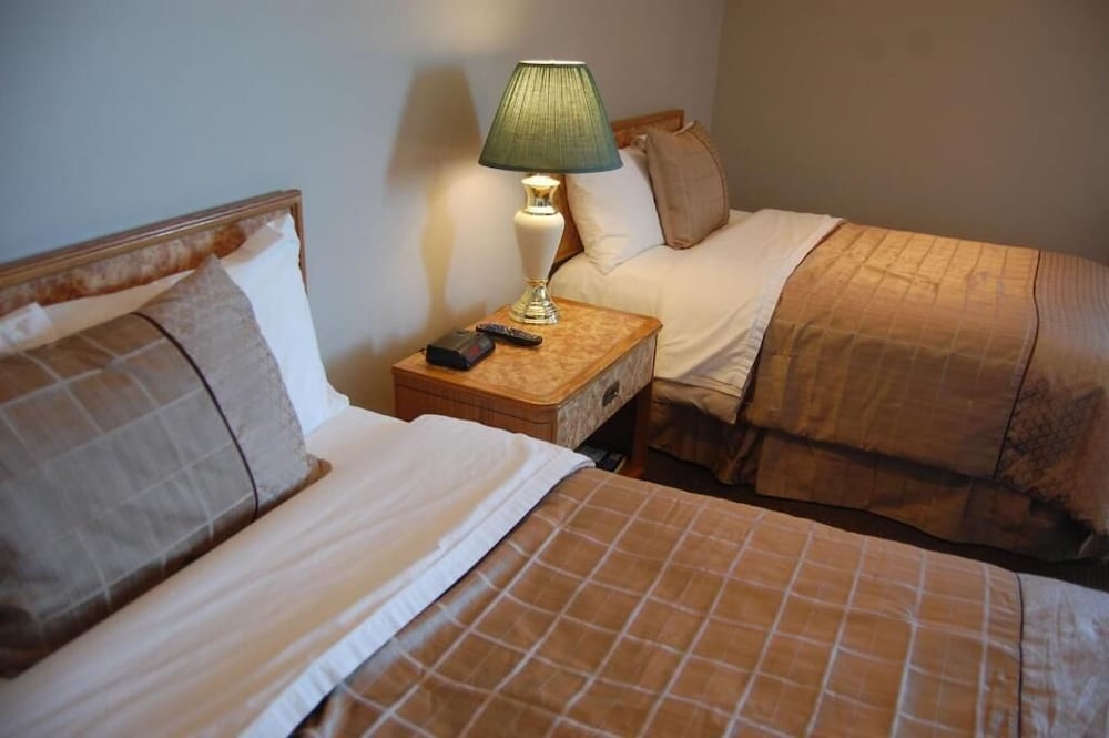 Barons Motor Inn