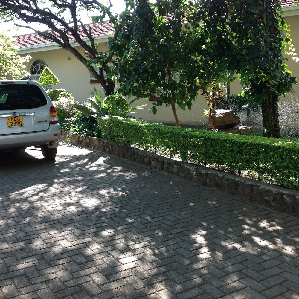 Lynn's Guest House