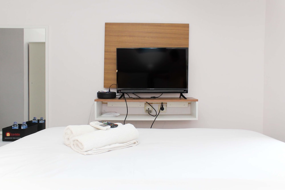 Homey And Simply Studio Room At Enviro Apartment view 2
