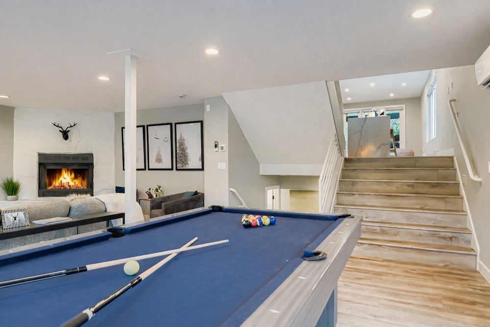 Mountain Luxury In Old Town Spa - Walk To Main 440 3 Bedroom Home