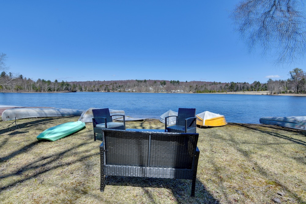 Kayaks & Canoes: Lake-view Retreat in Ellenville!
