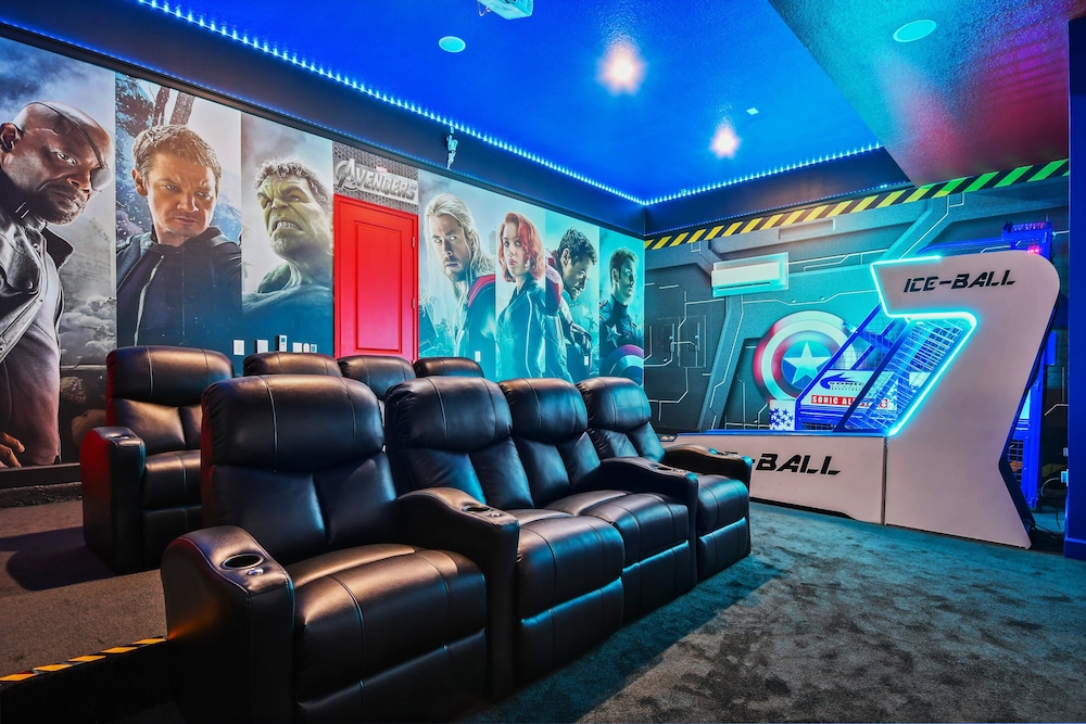 Luxurious 15br Villa With Lake View & Game/theater