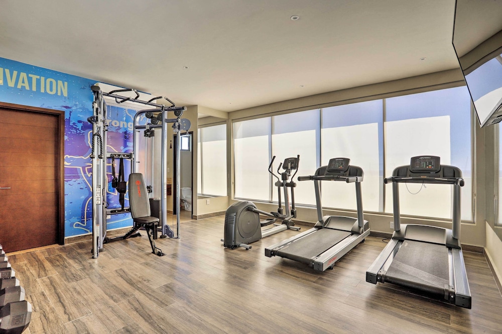 Luxe Cabo Condo w/ Ocean Views + Amenities!
