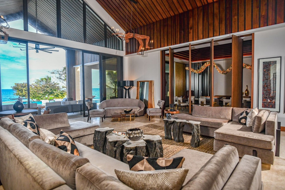 Oceans 8 Villa 6BR
