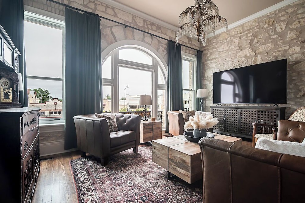 The Bank on Main St - Downtown Escape Featuring a Deck W/main St Views!