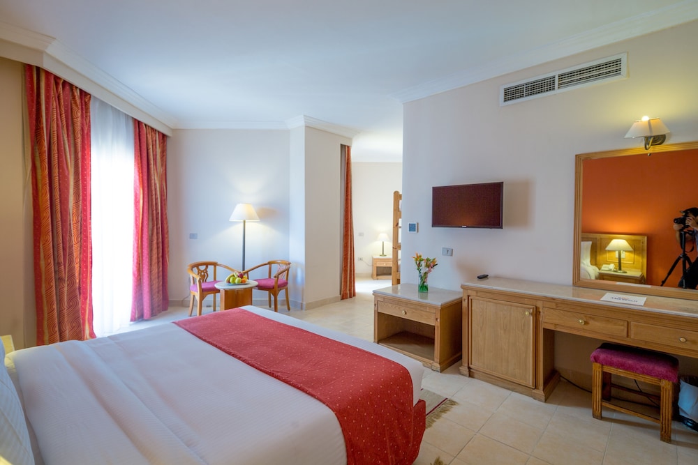 Hawaii Riviera Aqua Park Resort - Caters to Couples