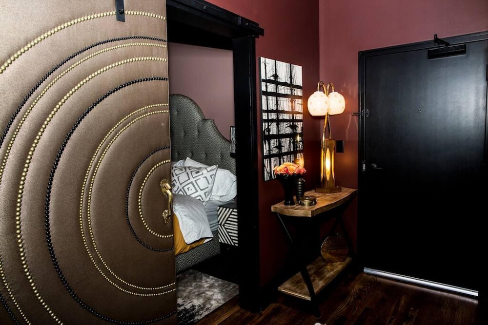 80 LEX 201 Exquisite Downtown Lodging