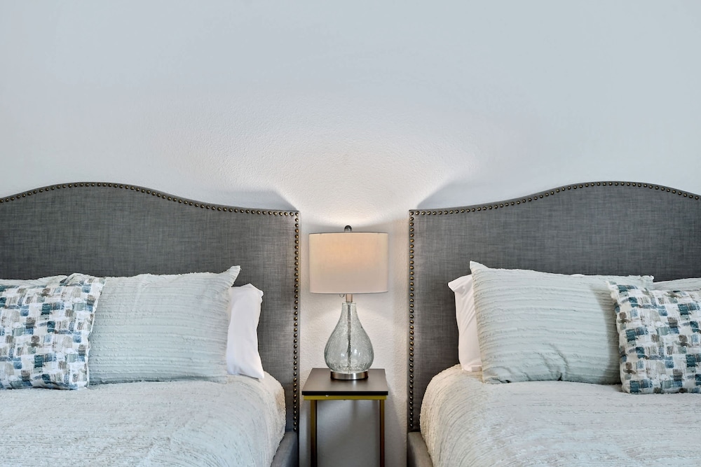 Home 9 Bed Pool Best Location Storey Lake