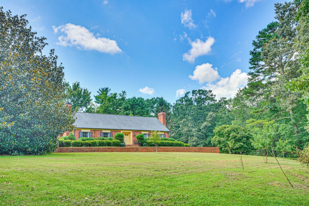 2 Mi to Main St Thomasville: Family Home w/ Games
