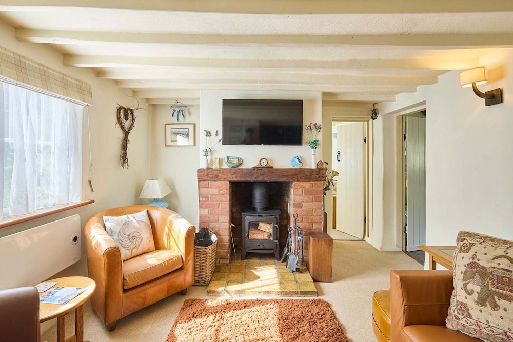 Host Stay Pebble Cottage