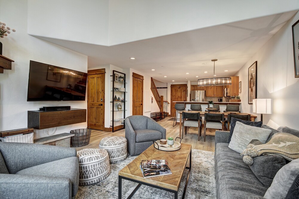 Arrowhead Village Premium 3 Bedroom Condominium 3 Condo