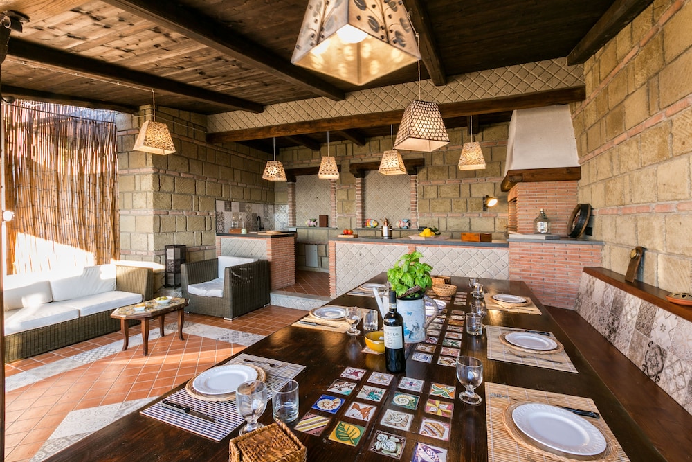 Luxury Villa with breathtaking Seaview, pool, BBQ