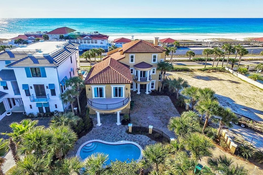 Sea Span 6 Bedroom Holiday Home by Five Star Properties