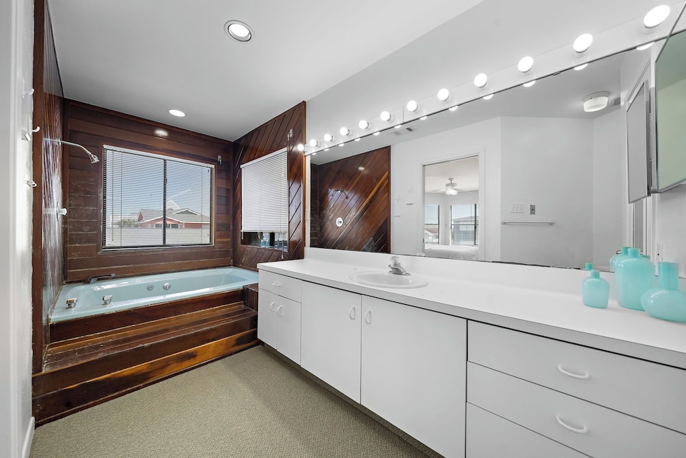 Pirates Beach Retreat by Ryson Vacation Rentals