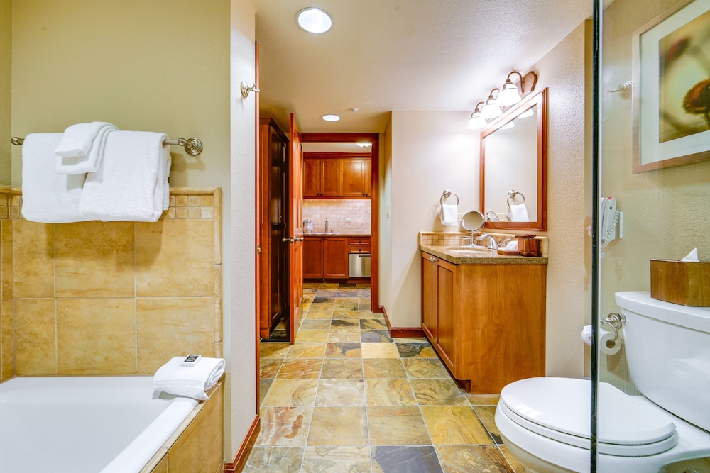 Lake Tahoe Vacations - Breathtaking Olympic Valley Gem: Walk to Chairlift - Property Image 32