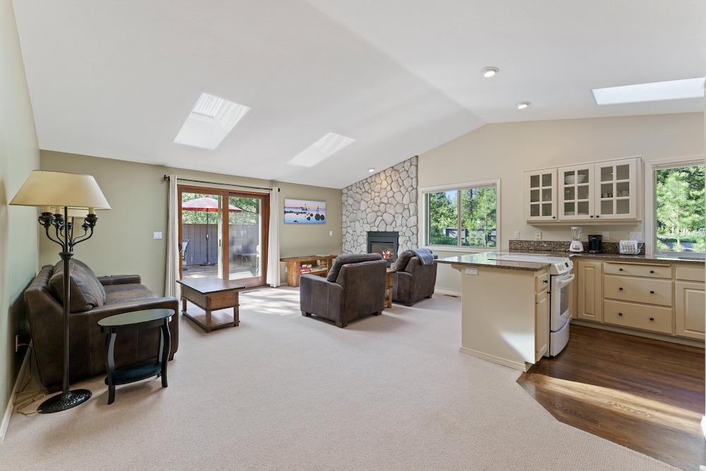 6 Dutchman 3 Bedroom Home