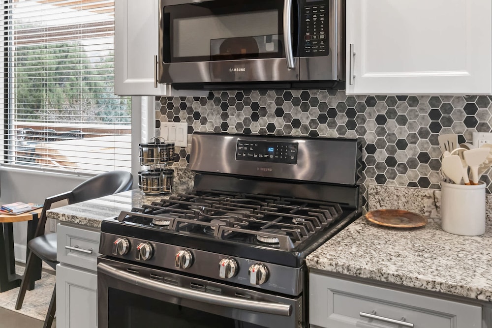 5 Bed 3 Bath Uptown Sedona-game Room-sauna-cold Plunge-jacuzzi-gym