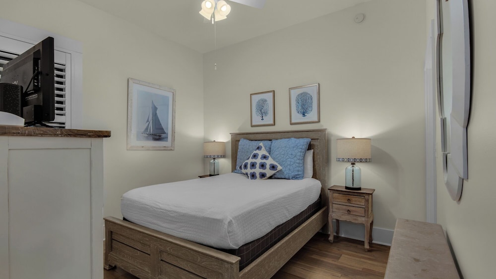 Coastal 3BR Condo With Pool & Shuttle : Snowbird Friendly!