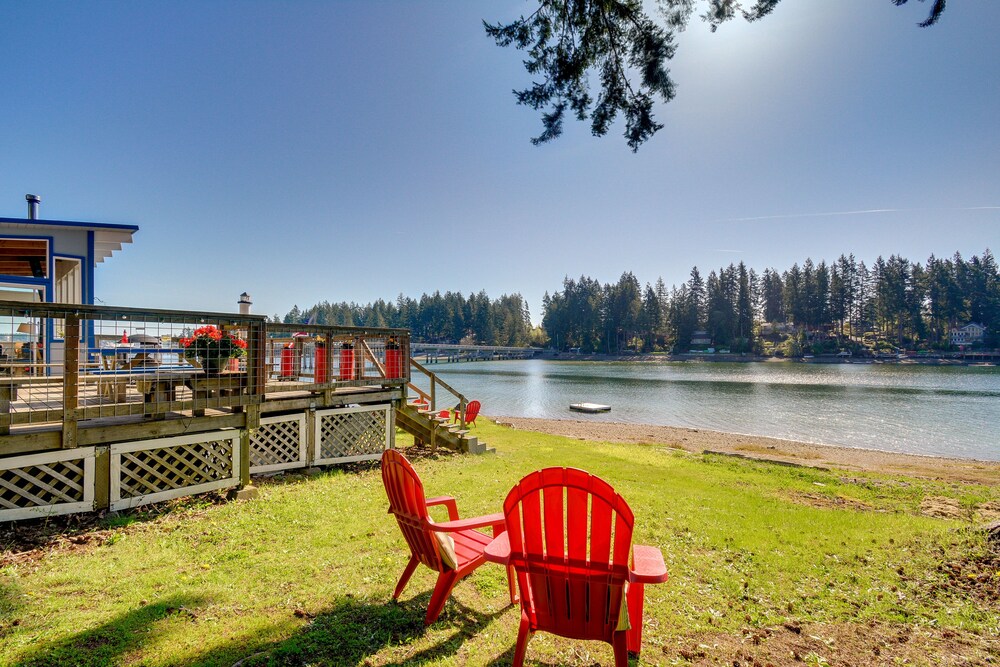 Gorgeous Allyn Getaway - No-bank Waterfront! view 2