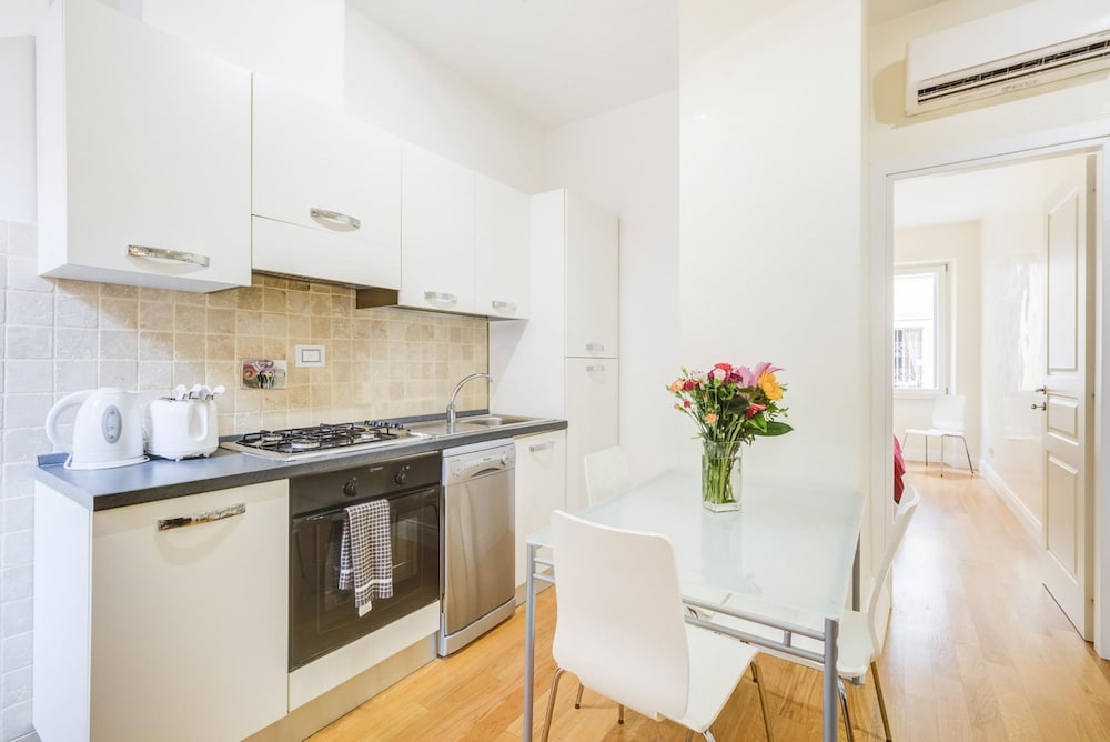 Gonfalone Residence Viola