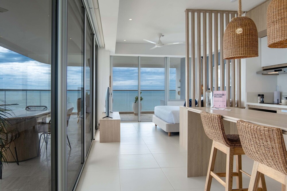 w Majestic Loft w Ocean View in Crespo