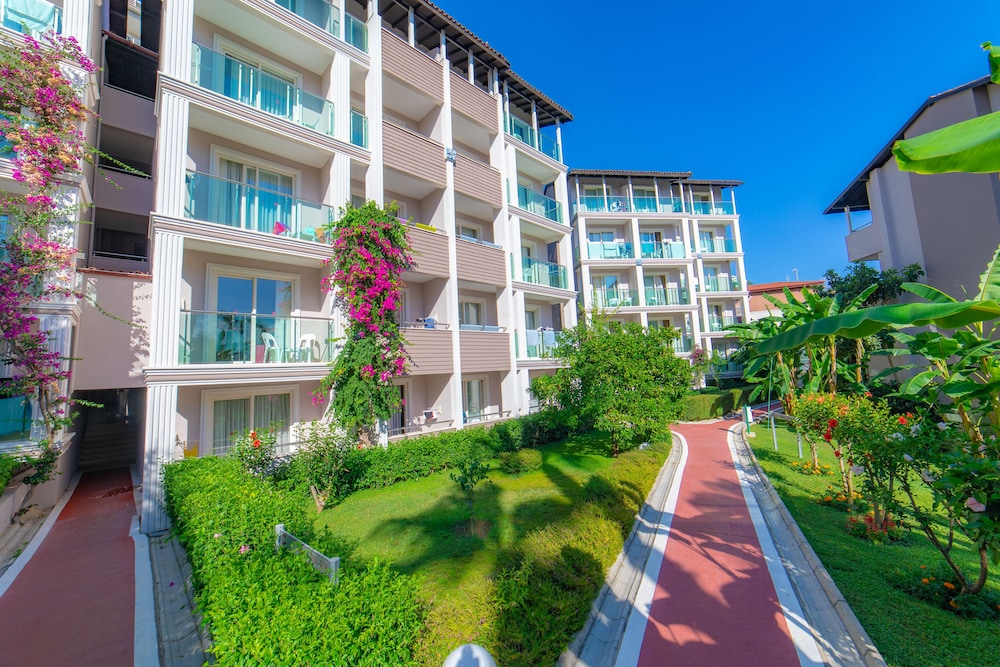 Sealife Buket Resort & Beach Hotel – All Inclusive