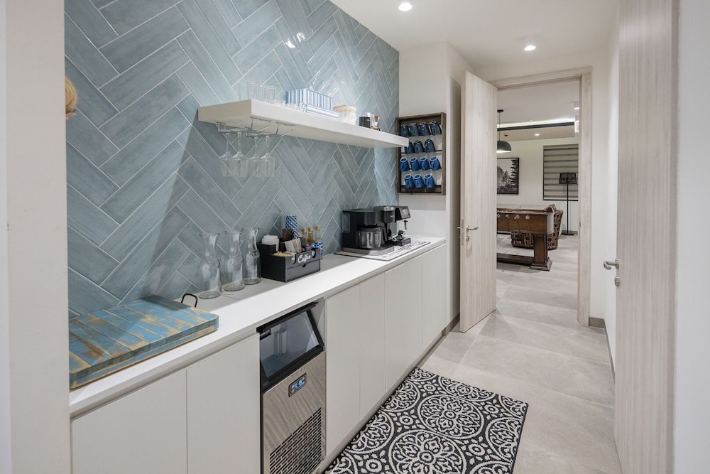 Luxury New Oceanfront Condo 5BR Sleeps 12