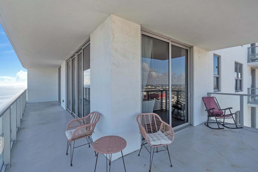 Ocean Eagle View - Luxury Oceanfront Stay for 6