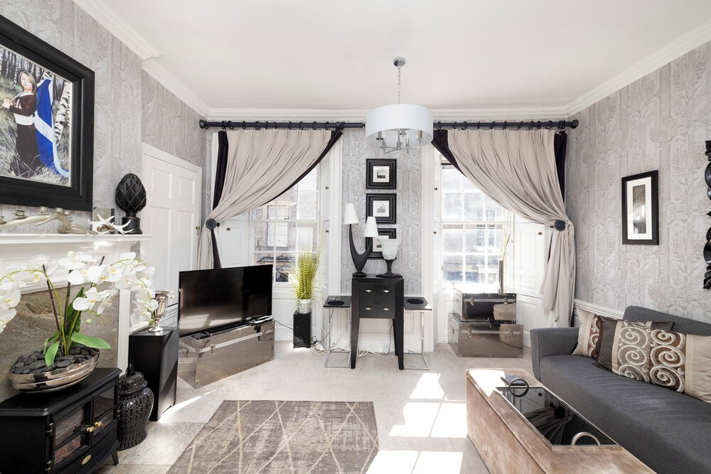JOIVY Thistle Street Luxury Apt in the Heart of the City view 4