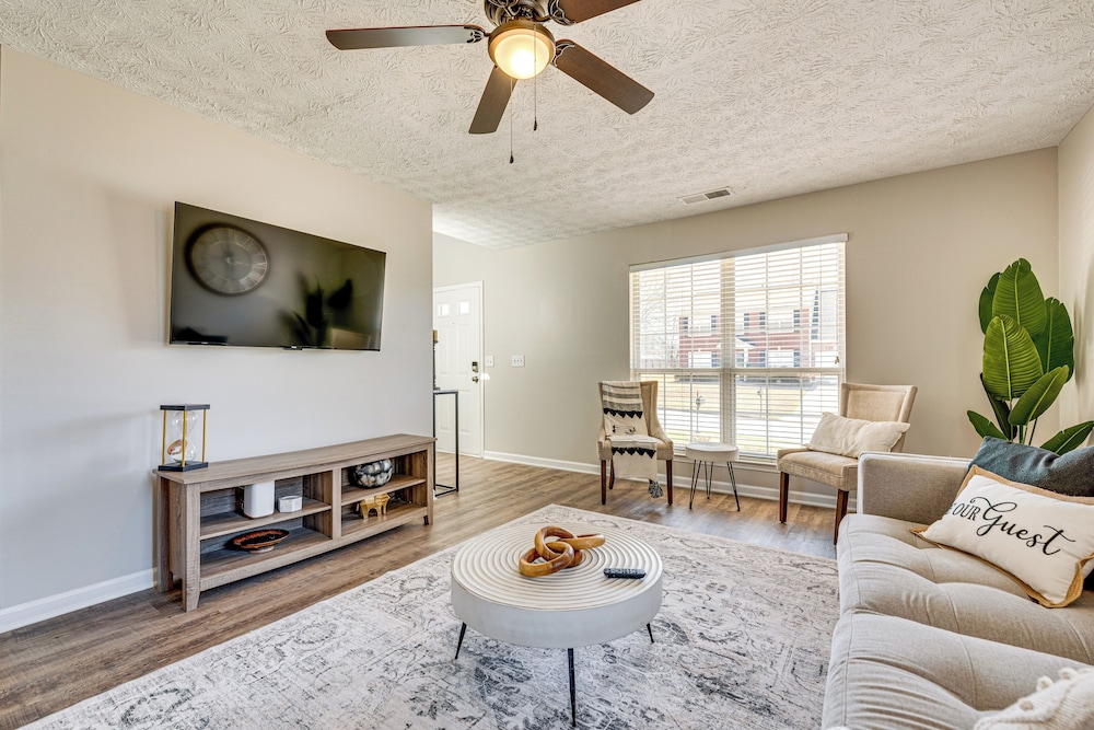 10 Mi to Six Flags: Austell Home w/ Expansive Yard