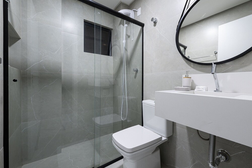 2BR Apt w/ Pkg & BBQ 450m From sea Ean503