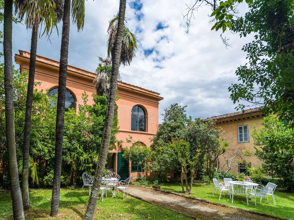 Farmhouse in Tuscany Near Renaissance Villa view 3