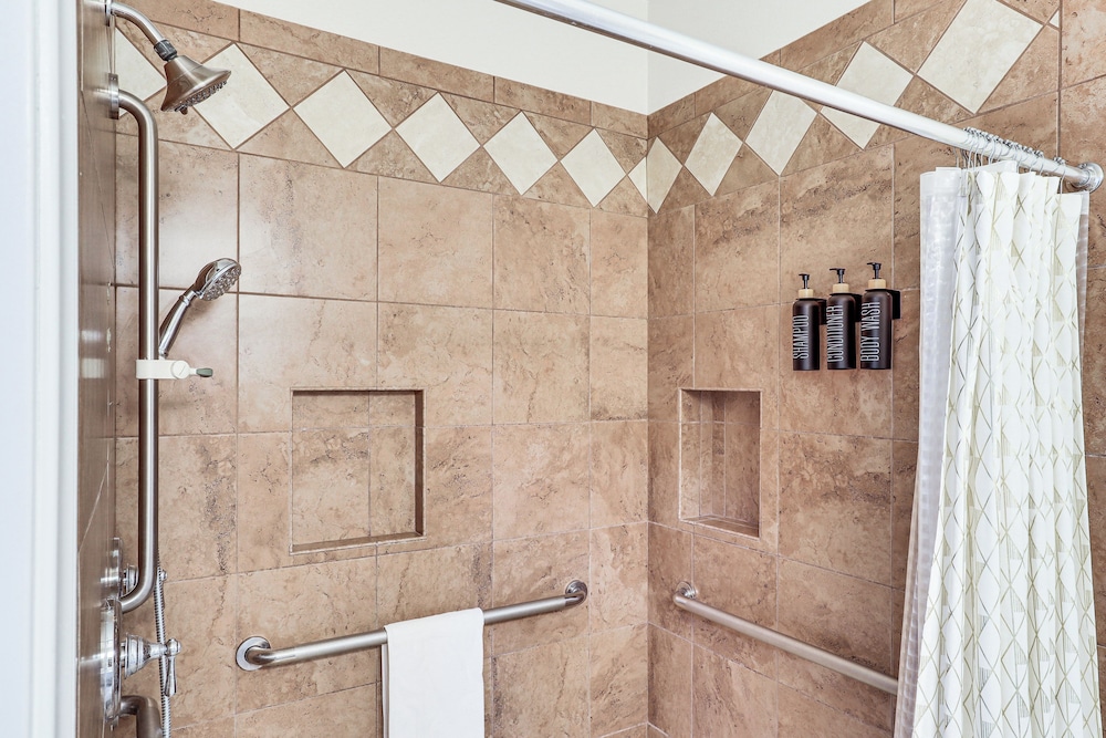 North Las Vegas Home w/ Hot Tub - 14 Mi to Strip!