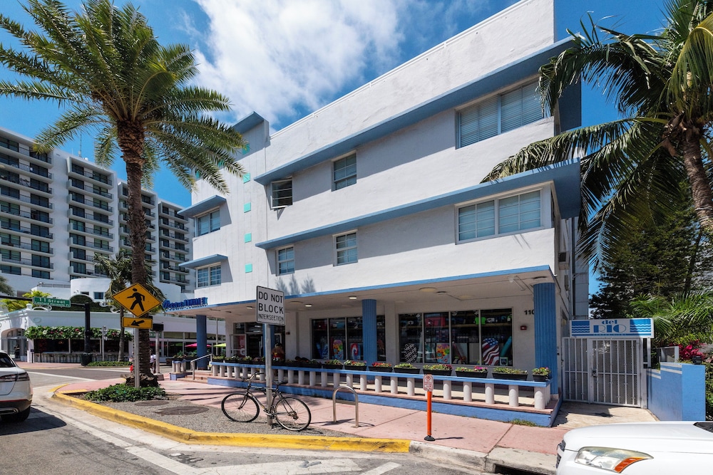 Collins Beach Apartments